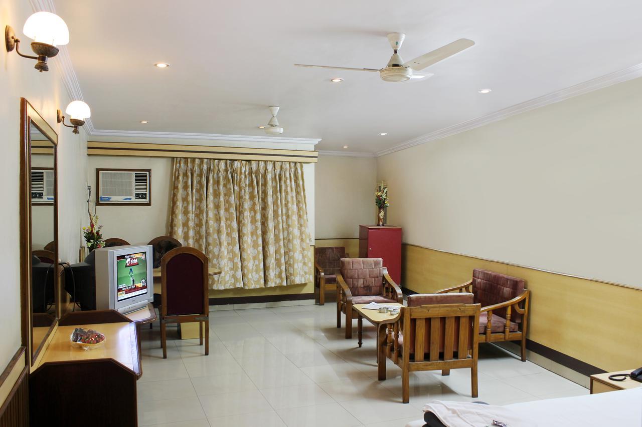 Hotel Kohinoor Plaza Аурангабад Стая снимка